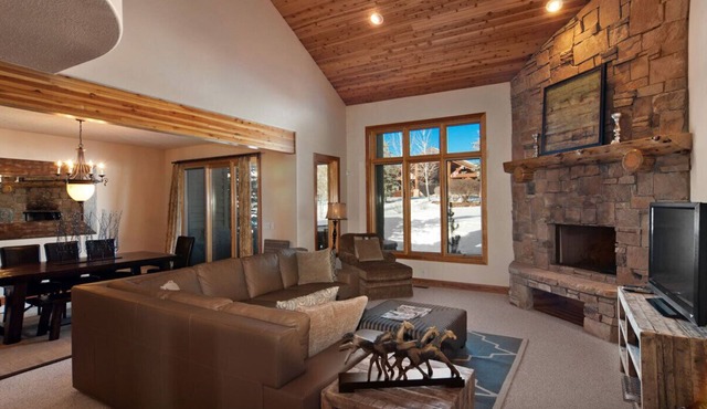 Cove House, Wow! 3100 Sq Ft 4 BR 4 Bath, Private Hot Tub, Pool, Tennis Courts in Park City