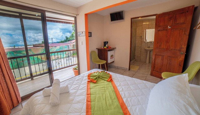 Cozy 1-bedroom perfect for couples in quaint Monteverde with WiFi in Monteverde