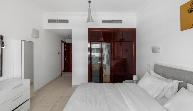 Cozy 1BR with gym & pool in heart of Marina - Opal Tower