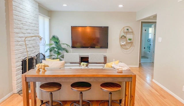 Cozy 3 Br private house near Disneyland, Anaheim Convention, Old town Orange in Orange