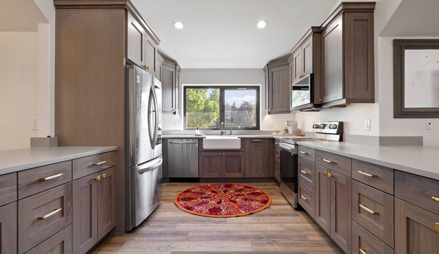 Cozy Apartment about a mile from Big Cottonwood Canyon in Cottonwood Heights