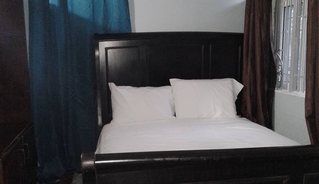 Cozy, basic accommodations in the Kingston 6 area. in Kingston 6