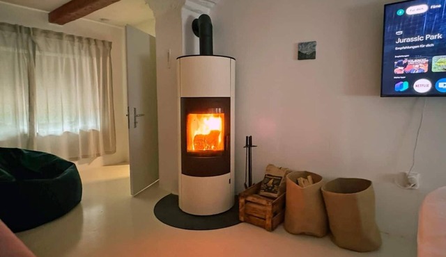 Cozy Bavarian home with fireplace and fully equipped kitchen. in Moorenweis