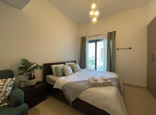 Cozy & Bright Studio accessible to bus and Metro