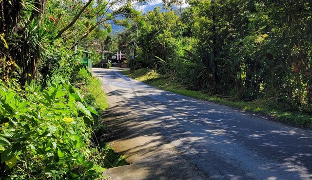 Cozy Casita close to nature with beautiful view in San Gerardo de Rivas