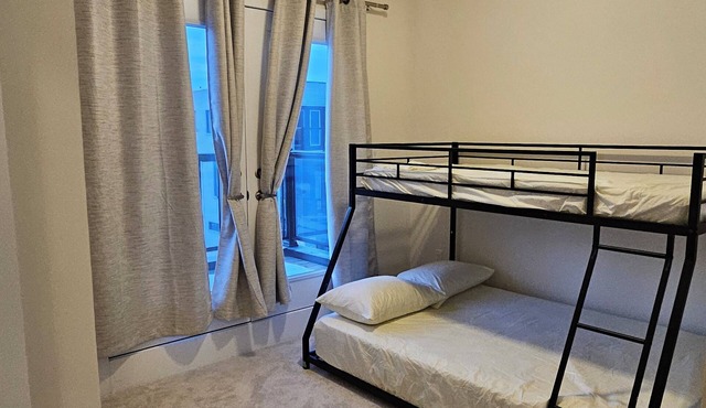 Cozy Vaughan Retreat | Sleeps 9 | Near Wonderland, theater & Shops