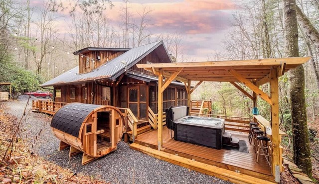 Creekside Hideaway | Hot Tub Cedar Sauna Spa in Sylva