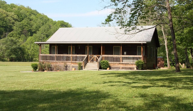 Creekside with a relaxing hot tub/fire pit/grill; close to Casino/GSNP in Whittier