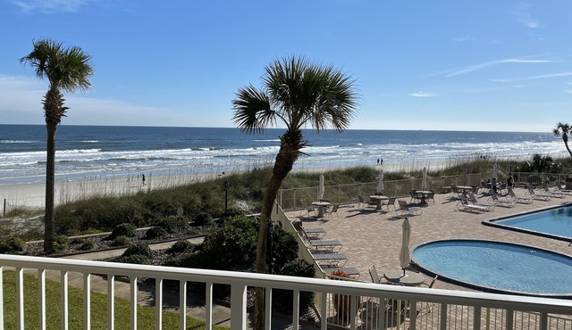 Crescent Beach Retreat- Fully updated 2 BR/2BA Direct ocean views in Coquina! in St. Augustine