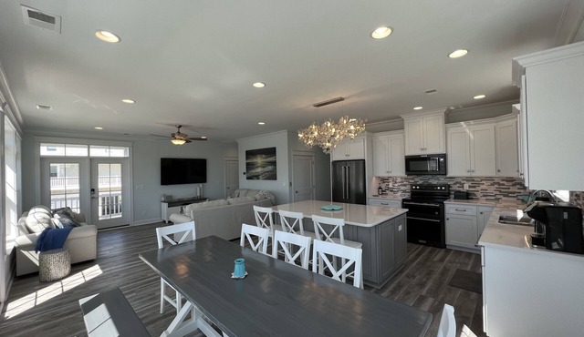 Custom 3BR 3BA with Private Pool & Elevator - new in 2022 in Sunset Beach