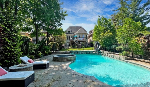 Custom Built Home in Richmond Hill in Richmond Hill