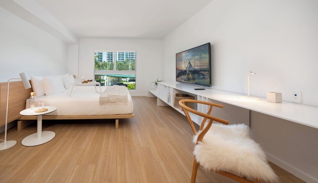 Deluxe Studio with King size bed, Kitchenette and beach service at Bal Harbour. Beach service included in Bal Harbour