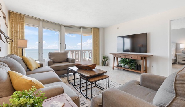 DIRECT OCEANFRONT Condo with BREATHTAKING VIEWS! in Ormond Beach