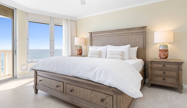 DIRECT OCEANFRONT PENTHOUSE, Newly Renovated Luxury Condo, Breathtaking Views in Ormond Beach