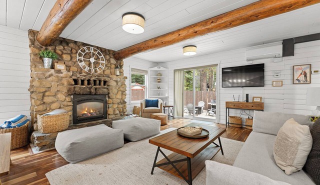Donner Lake Cottage - Private Yard with Firepit