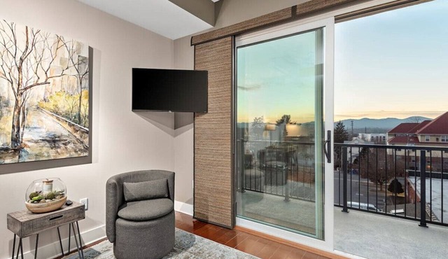 Downtown Condo with Stunning Mountain Views
