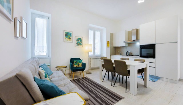 Downtown, serene nights overlooking quiet garden, GARDEN HOUSE in Napoli