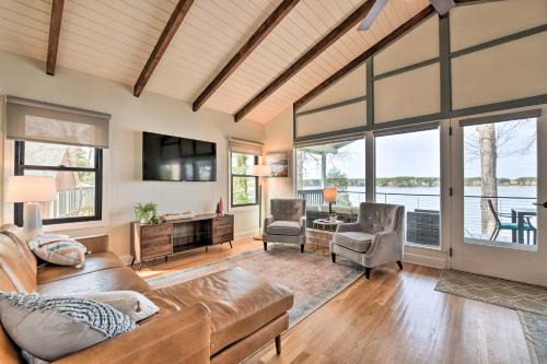 Dreamy Lake Norman Cottage w/Panoramic Lake Views in Troutman