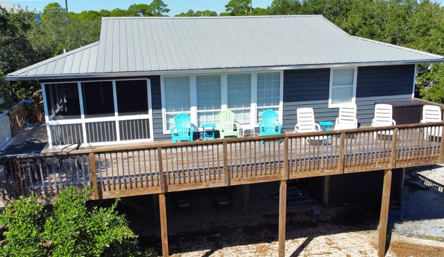 Easy Beach Access - 2 FREE BIKE RENTALS INCLUDED WITH YOUR STAY! in St. George Island