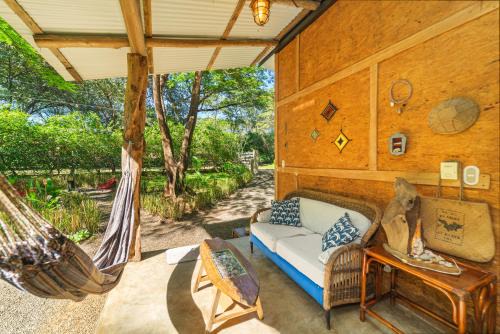 El Chic Shack, Authentic Cabin walk to Negra in Playa Negra