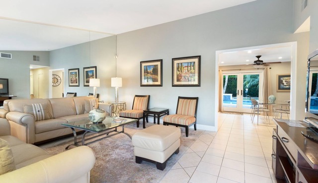 El Paseo Private Pool Home. Enjoy the desert's finest shopping and dining in Palm Desert