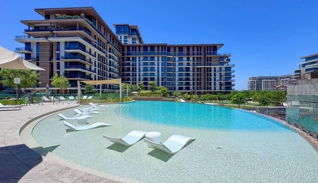 Elegant 2BR Haven in Viridian by Central Park
