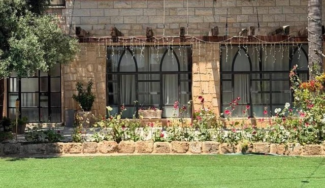 Elegant Villa with Jacuzzi & spacious garden
