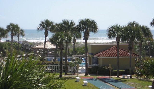 Elevator, 3rd Floor Ocean View, 2 Bed 2 Bath, just steps to private beach access in St Augustine