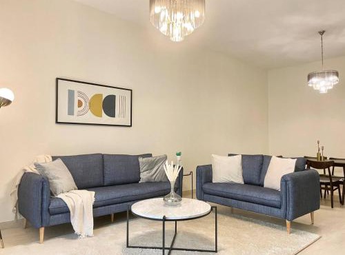 Elite LUX Holiday Homes - Spacious 2BR with Metro Access in Al Furjan, Dubai