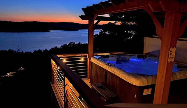 Enchanting Cottage with Sweeping Lake Views, Golden Sunsets, Hot Tub, Nature Trail & Dog-Friendly in Blue Eye