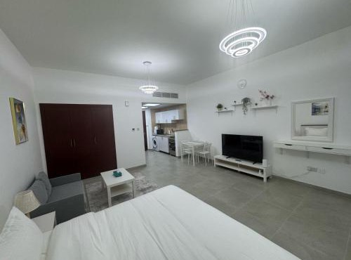 England Cluster International City - Bright,Spacious and Well Furnished Studio