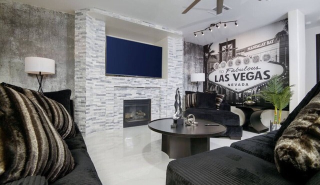 Epic 7BR 5.5BA themed Villa - Experience the Vegas Royale 14 min to strip in Las Vegas