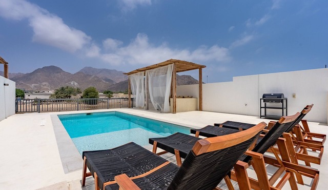 Escape to a Boho-Style 3BR Villa with Assistant's Room, Private Pool and Pergola