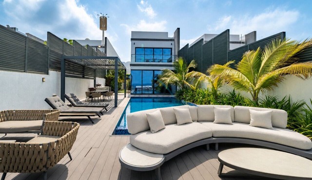 Exclusive 4BR Villa, Lush Garden & Private Pool Facing Panoramic Sea Views