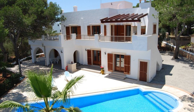 EXCLUSIVE VILLA WITH PRIVATE POOL, JUST 1 MINUTE FROM CALÓ DES POU BEACH in Cala D'or/Santanyi