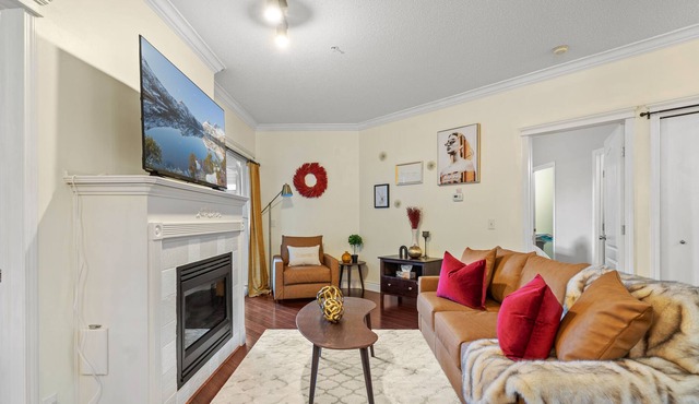 Executive 2 bed 2 bath Riverfront condo in Calgary