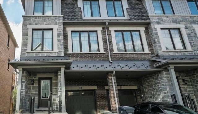 Executive Townhouse on a Ravine in Brampton