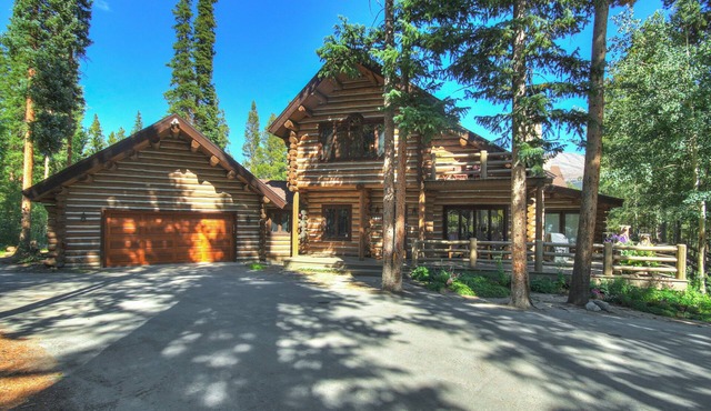 Experience luxury at Bear Lodge, a spacious 6-bedroom retreat in Breckenridge! in Breckenridge