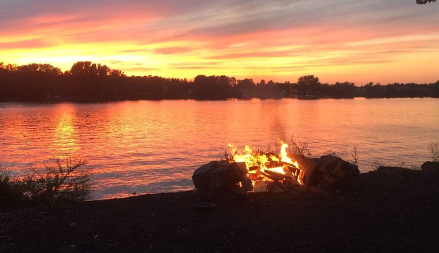 “ FALL 3 DAY TRIPS FOLIAGE BASE CAMP”Fishing, Dock, Fire Pit, Boat launch & Boat in North Hero