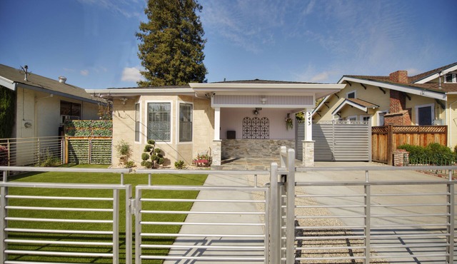 Fascinating single house in heart of Silicon Valley! Business & Family friendly! in San Jose