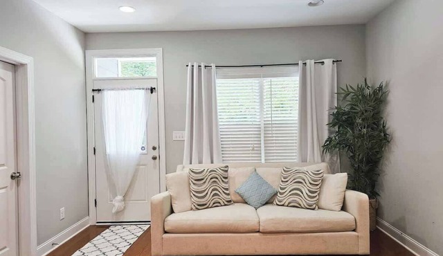 Fire Pit - 4 Min from UNC - 7 Min from Carrboro - Fast Wi-Fi in Chapel Hill