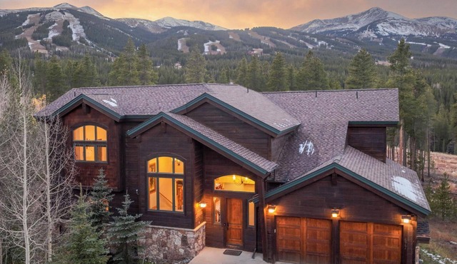 Fireside Lodge: Spacious Home w/Hot Tub, Firepit, Shuffleboard, Ski Access