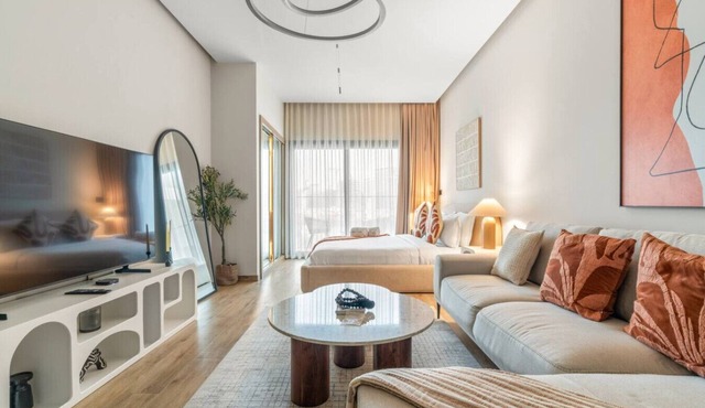 FIRST CLASS | Studio | Minimalist Chic Retreat