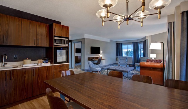 Four Points by Sheraton St. Catharines Niagara Suites in Thorold