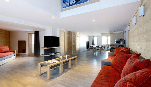 Spacious renovated apartment for 15 · Close to slopes · Wellness area in La Plagne Montchavin Les Coches