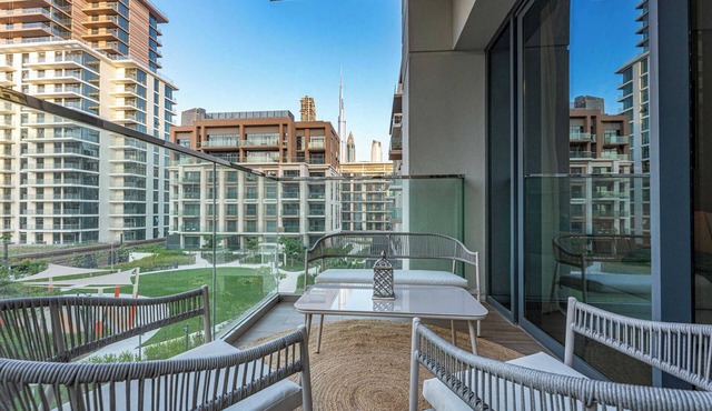 Free housekeeping visits during your stay - StayShort - Bright 2 Bedroom in Citywalk Central Park that Sleeps 6 with Balcony!