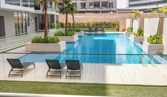 Free housekeeping visits during your stay - StayShort - Stylish 2 Bed Apartment in Silicon Oasis for 6 with Balcony