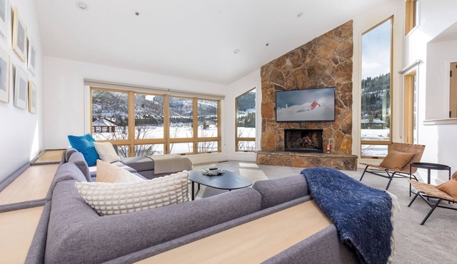 Fully Remodeled Fall 2023! Free Shuttle to the lifts! Fantastic resort views! in Deer Valley