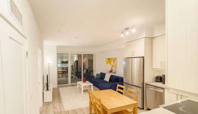 Furnished 1+Den|Two bathrooms Richmondhill-Parking in Richmond Hill