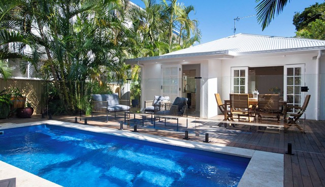 Genoa Beach House. - where coastal charm meets ultimate comfort. Pet friendly in Surfers Paradise